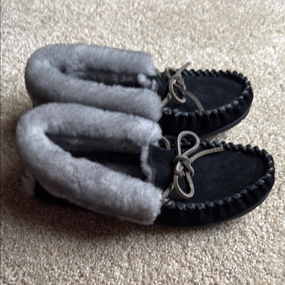 LL Bean Wicked Good Sheepskin and Suede Slippers/Moccasins